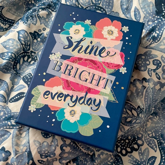 NWOT BEAUTIFUL KEEPSAKE BOX - Picture 1 of 7